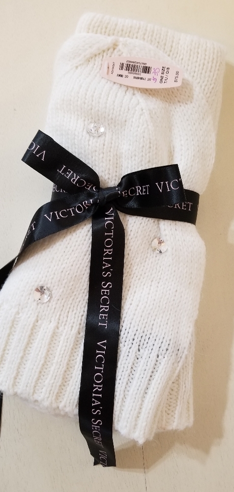 VICTORIA'S SECRET  Infinity Scarf and Hat set